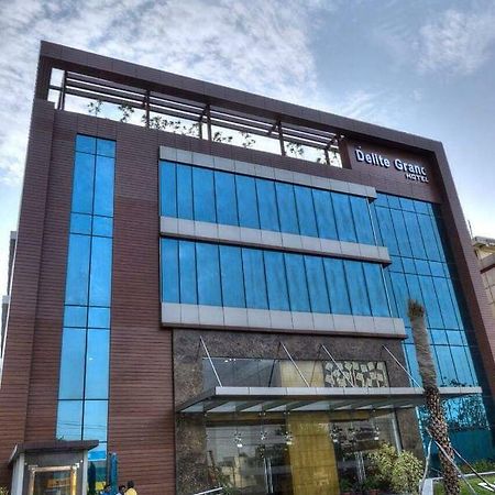 Hotel Delite Grand Faridabad Bagian luar foto