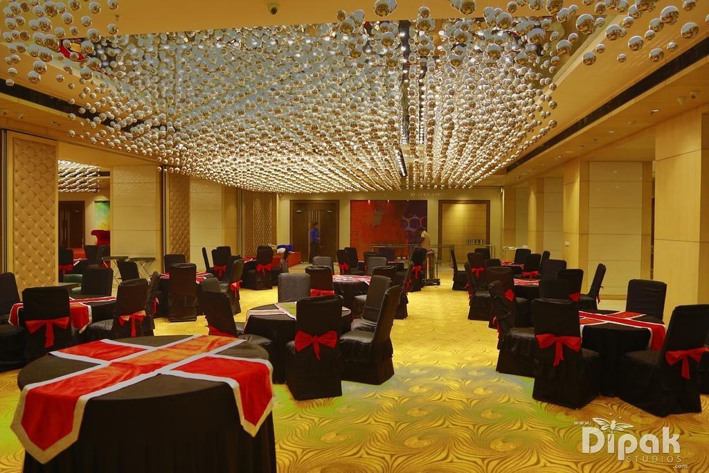 Hotel Delite Grand Faridabad Bagian luar foto