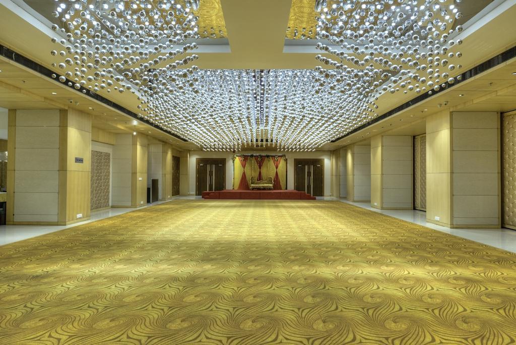 Hotel Delite Grand Faridabad Bagian luar foto