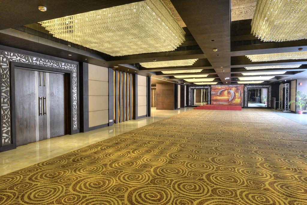 Hotel Delite Grand Faridabad Bagian luar foto