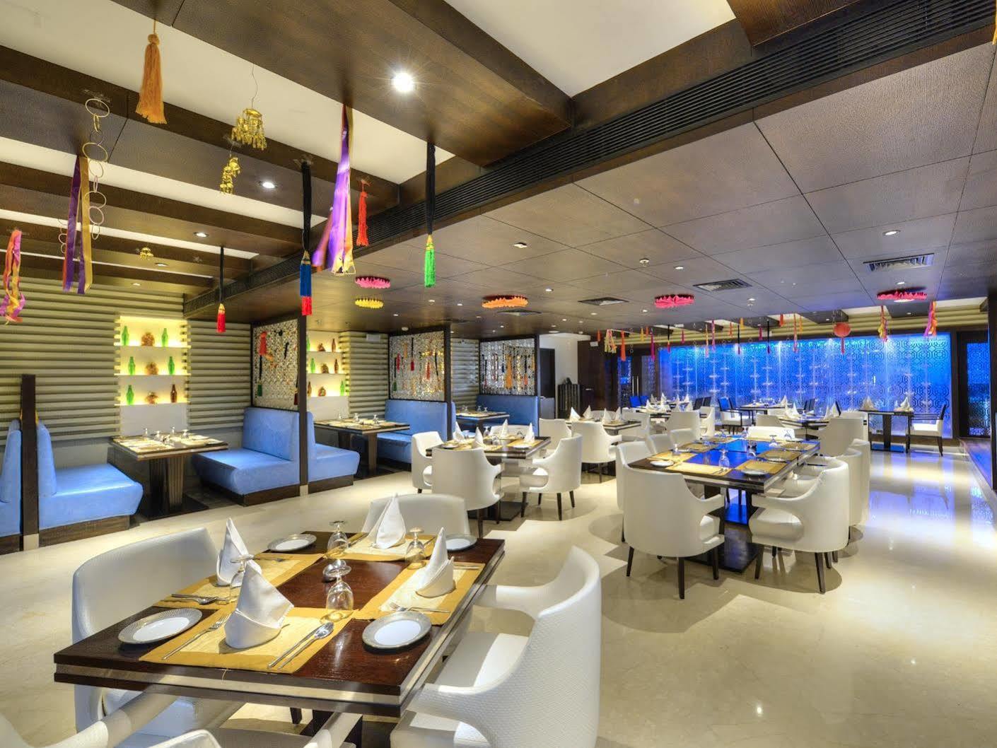 Hotel Delite Grand Faridabad Bagian luar foto