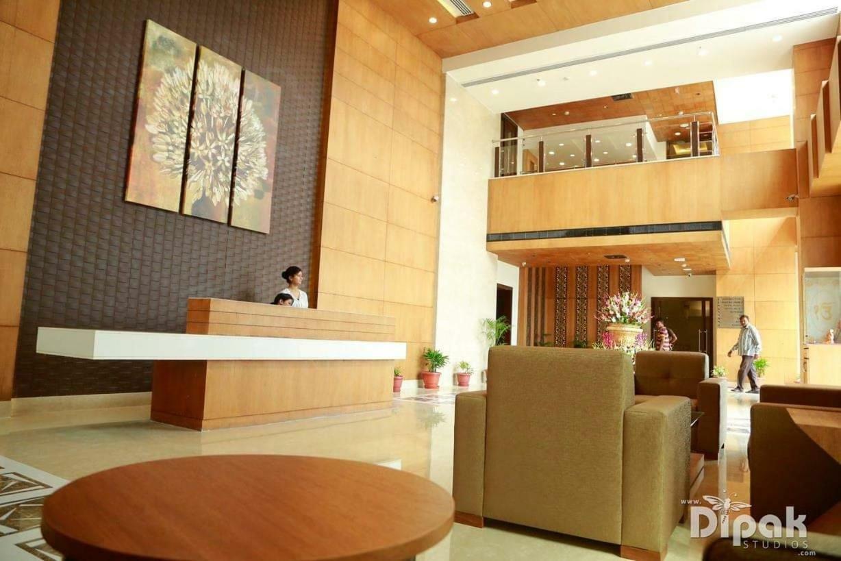 Hotel Delite Grand Faridabad Bagian luar foto