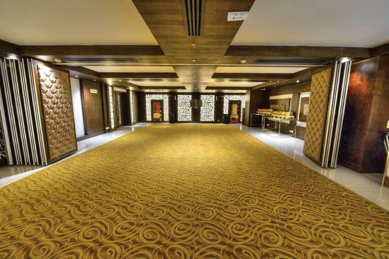 Hotel Delite Grand Faridabad Bagian luar foto