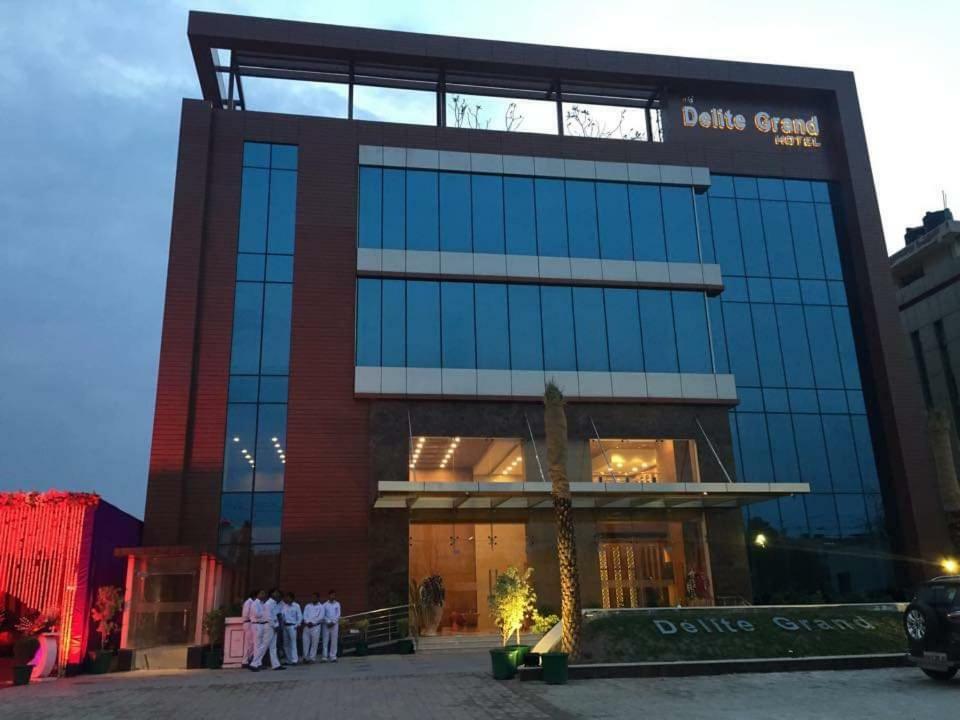 Hotel Delite Grand Faridabad Bagian luar foto