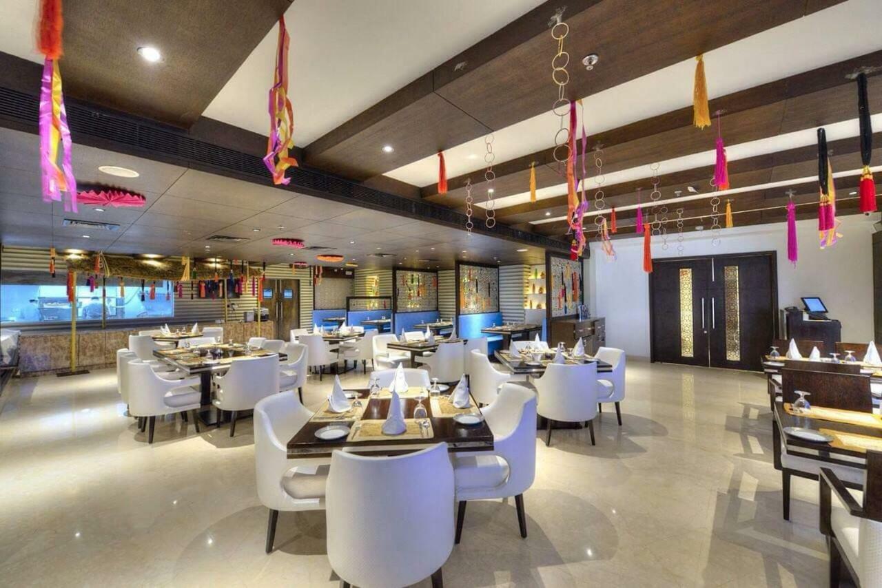 Hotel Delite Grand Faridabad Bagian luar foto