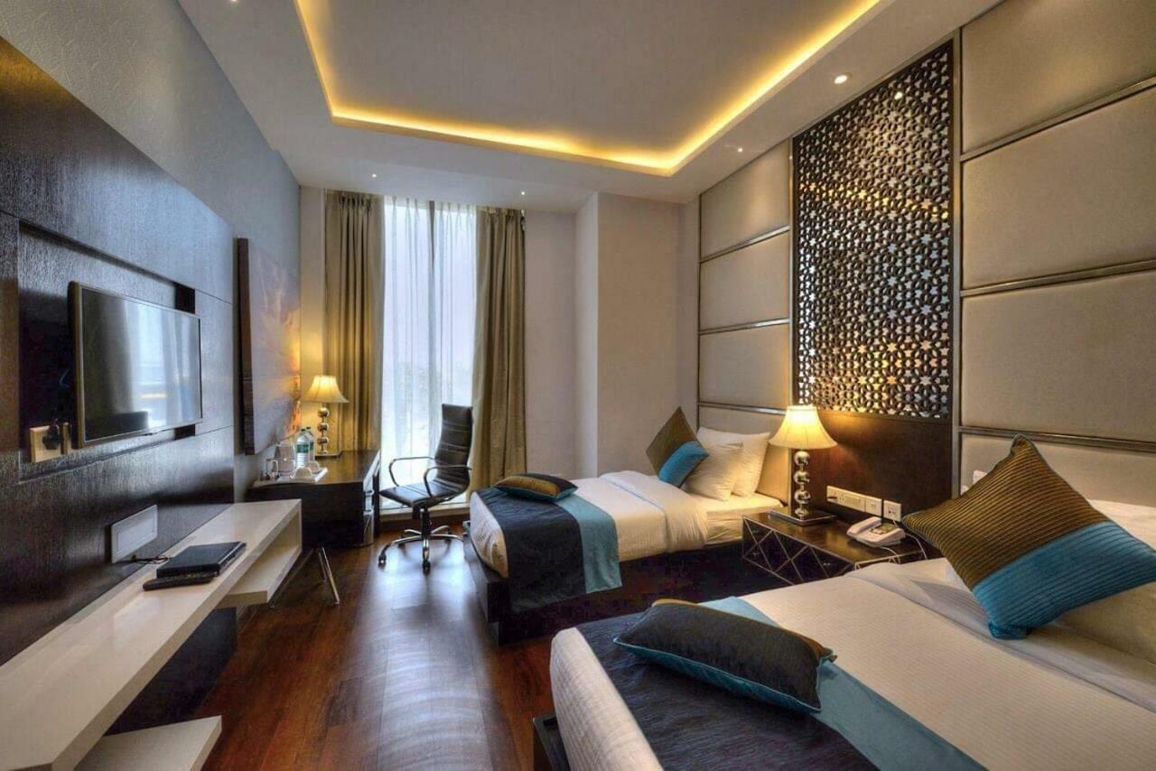 Hotel Delite Grand Faridabad Bagian luar foto