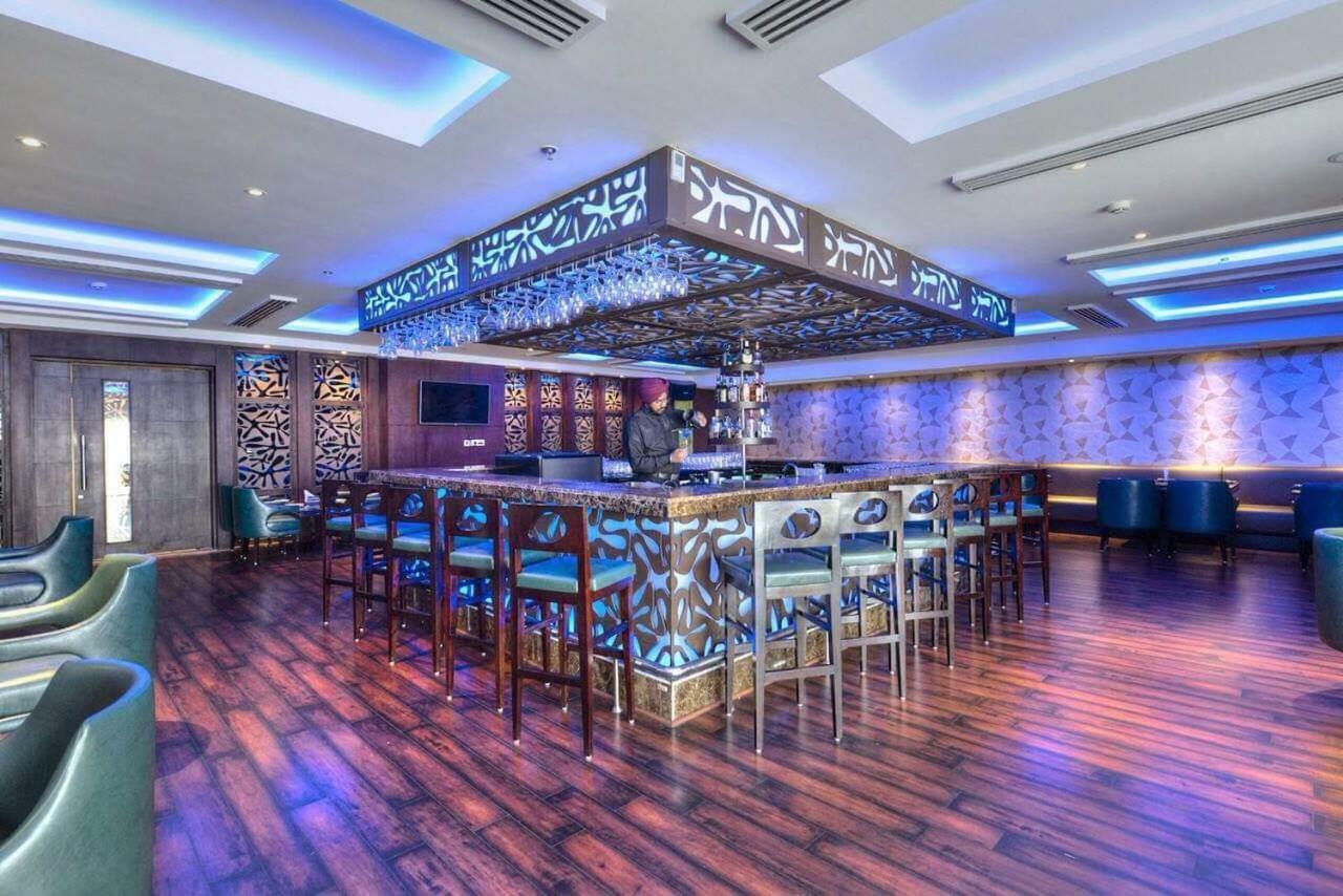 Hotel Delite Grand Faridabad Bagian luar foto