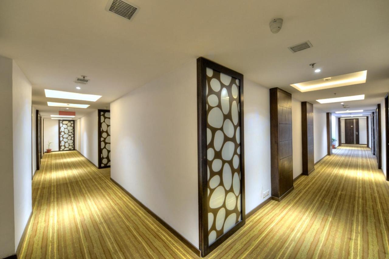 Hotel Delite Grand Faridabad Bagian luar foto